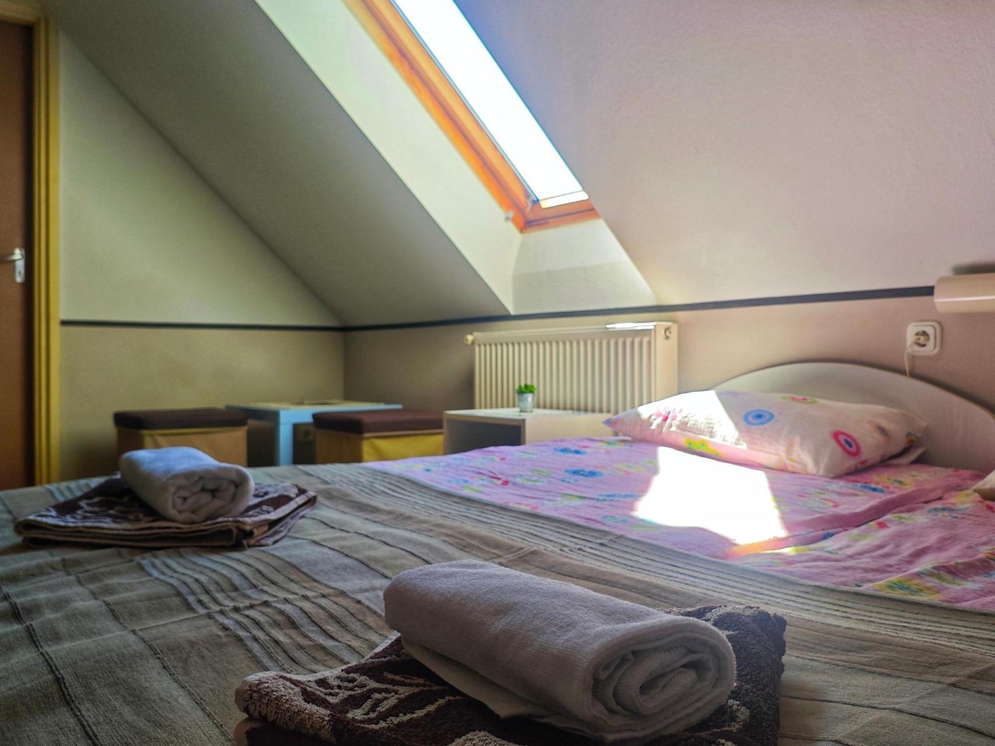 Illes Vendeghaz Hotel Keszthely Buitenkant foto