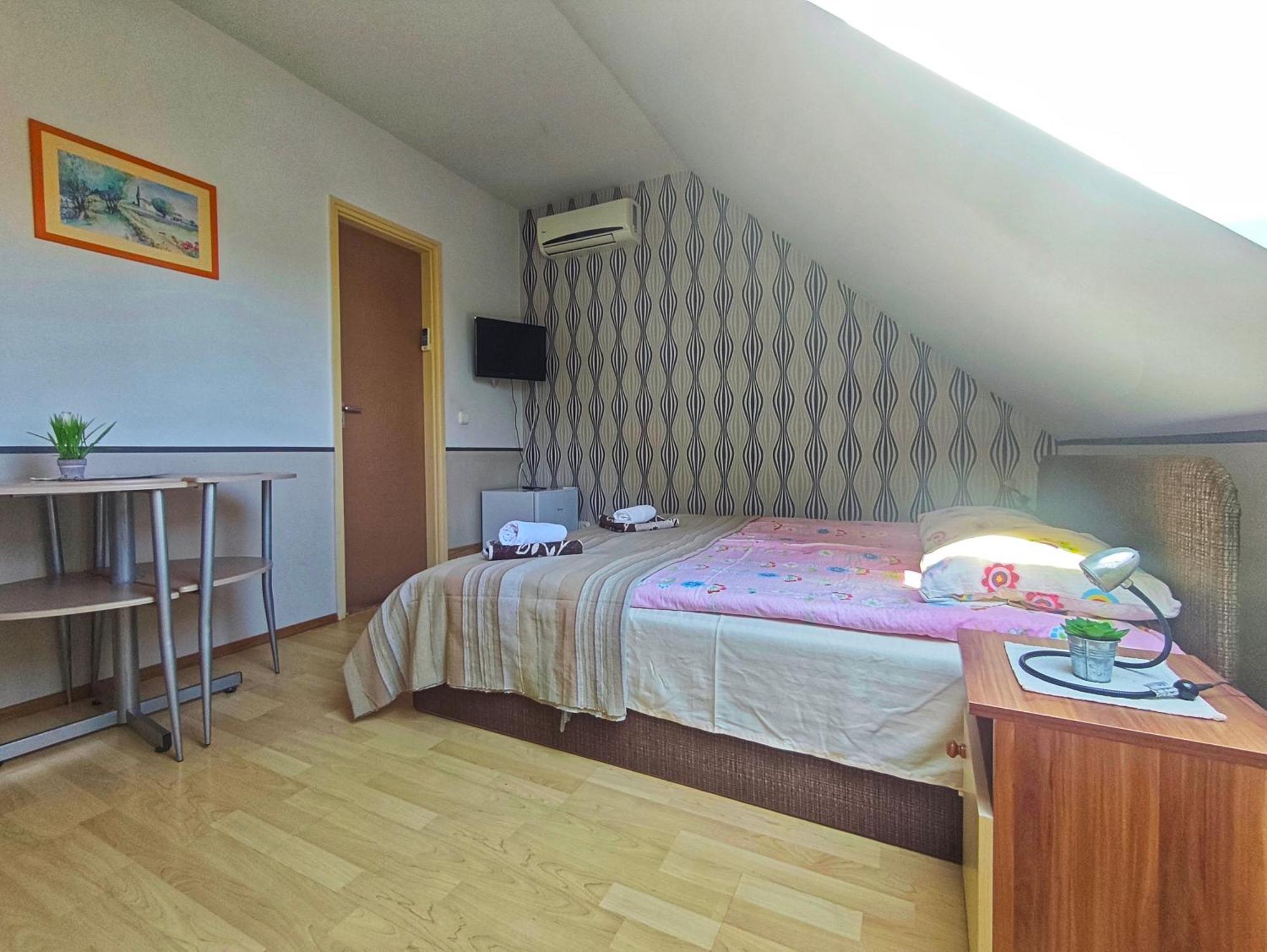 Illes Vendeghaz Hotel Keszthely Buitenkant foto