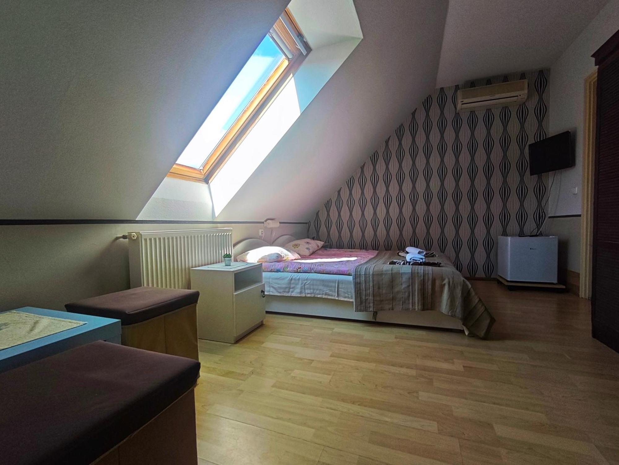 Illes Vendeghaz Hotel Keszthely Buitenkant foto