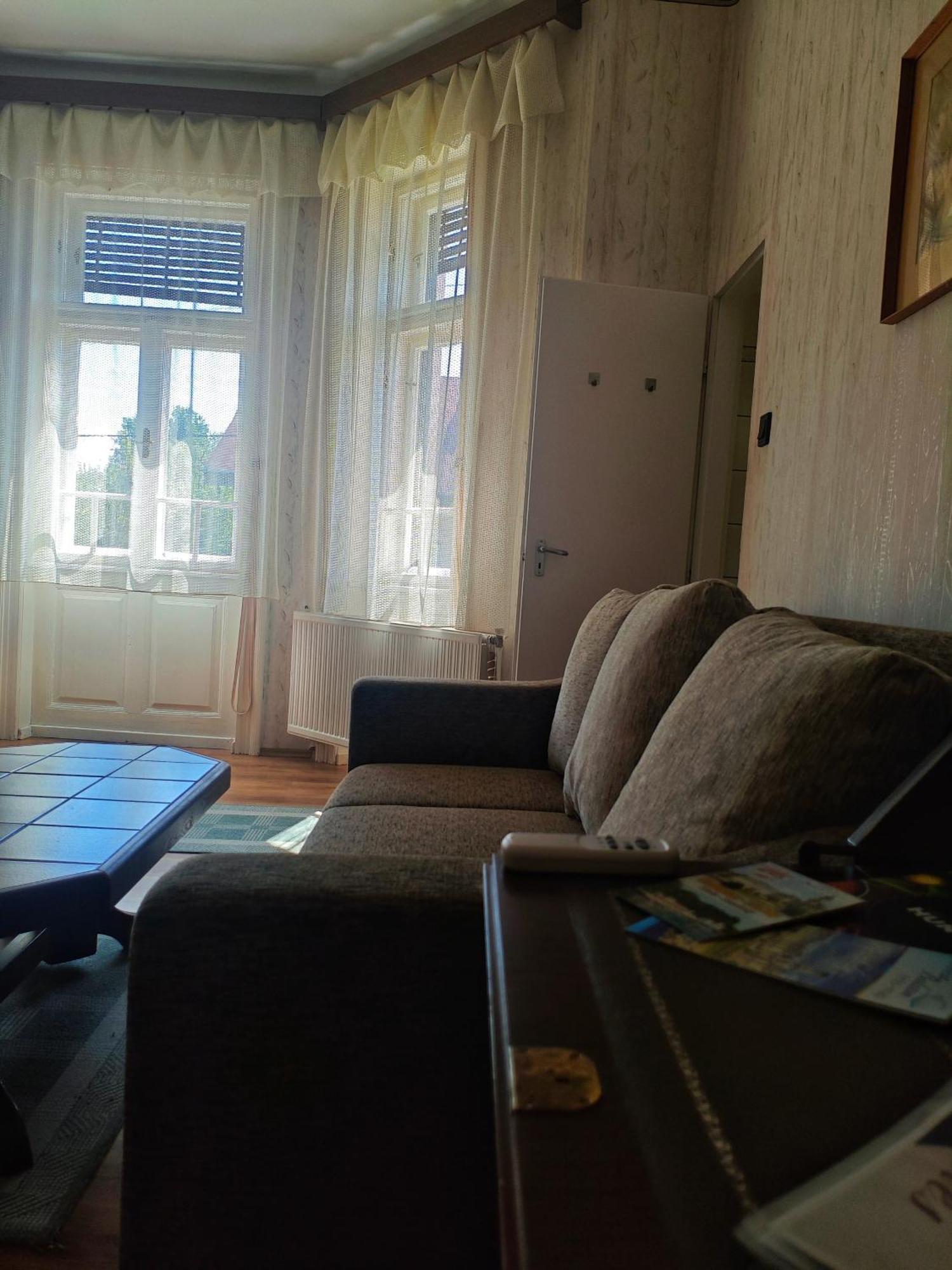 Illes Vendeghaz Hotel Keszthely Buitenkant foto