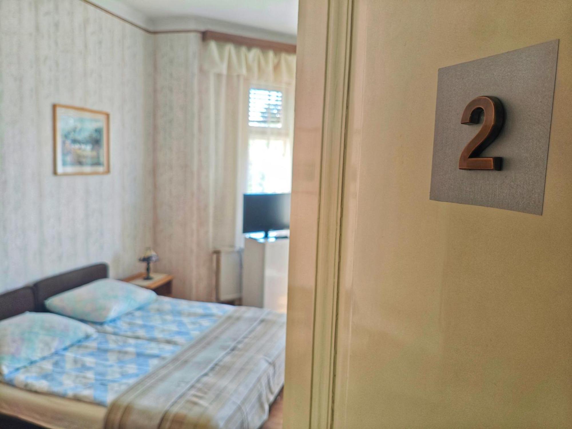 Illes Vendeghaz Hotel Keszthely Buitenkant foto