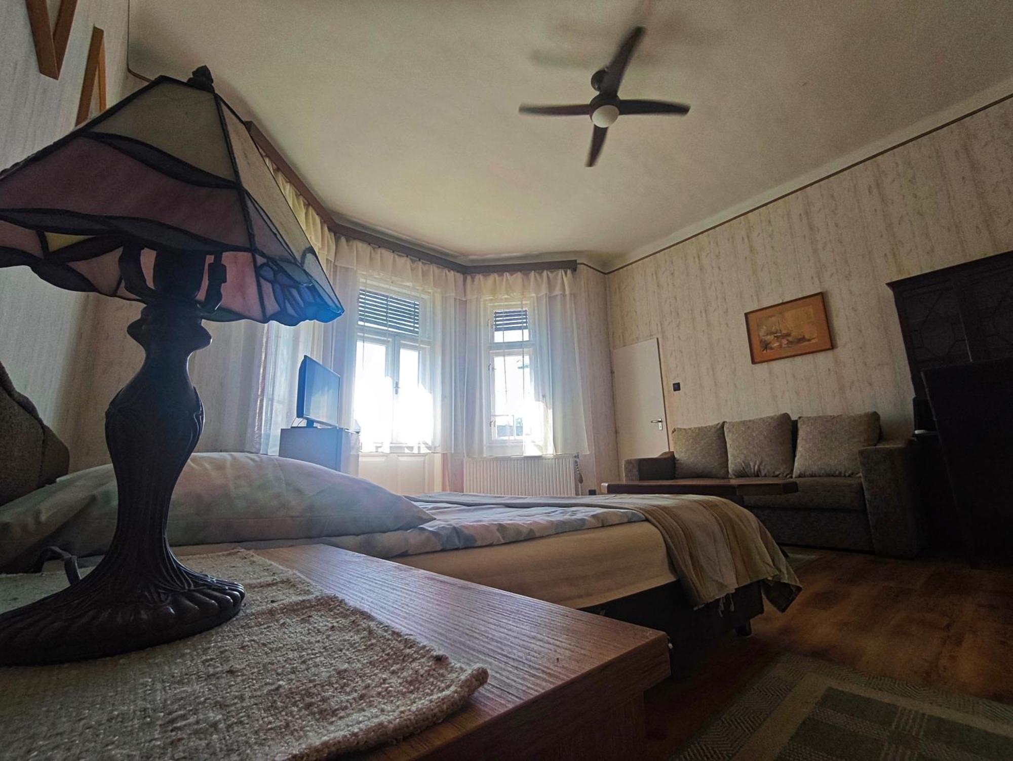 Illes Vendeghaz Hotel Keszthely Buitenkant foto