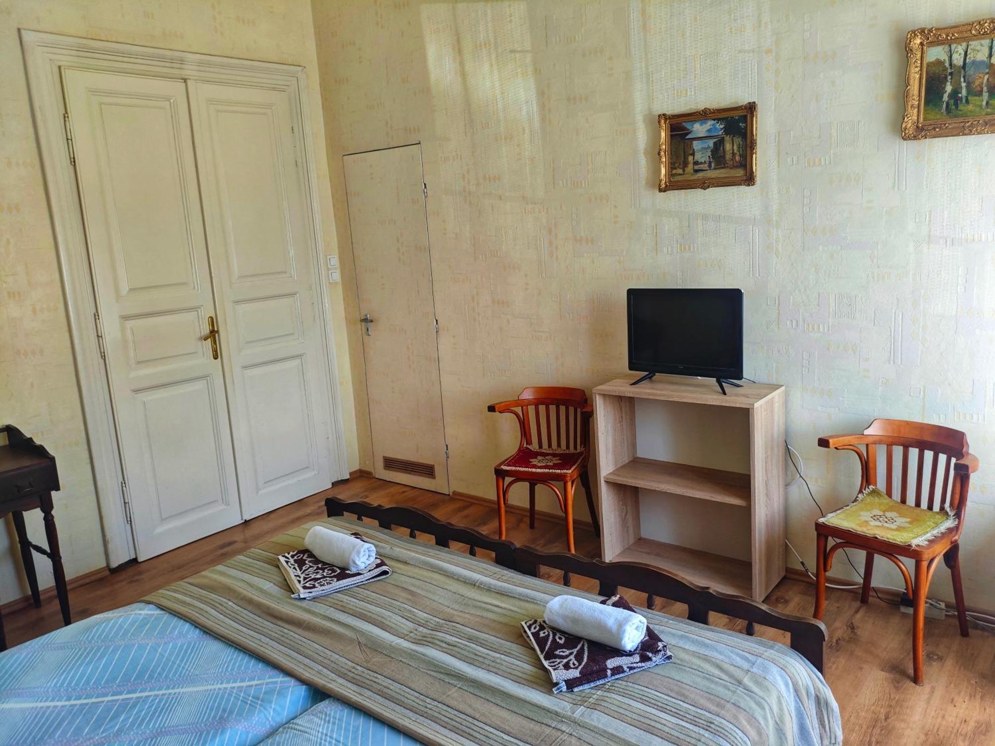 Illes Vendeghaz Hotel Keszthely Buitenkant foto