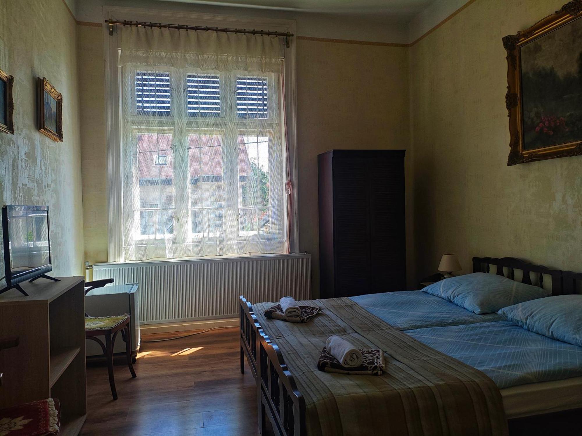 Illes Vendeghaz Hotel Keszthely Buitenkant foto