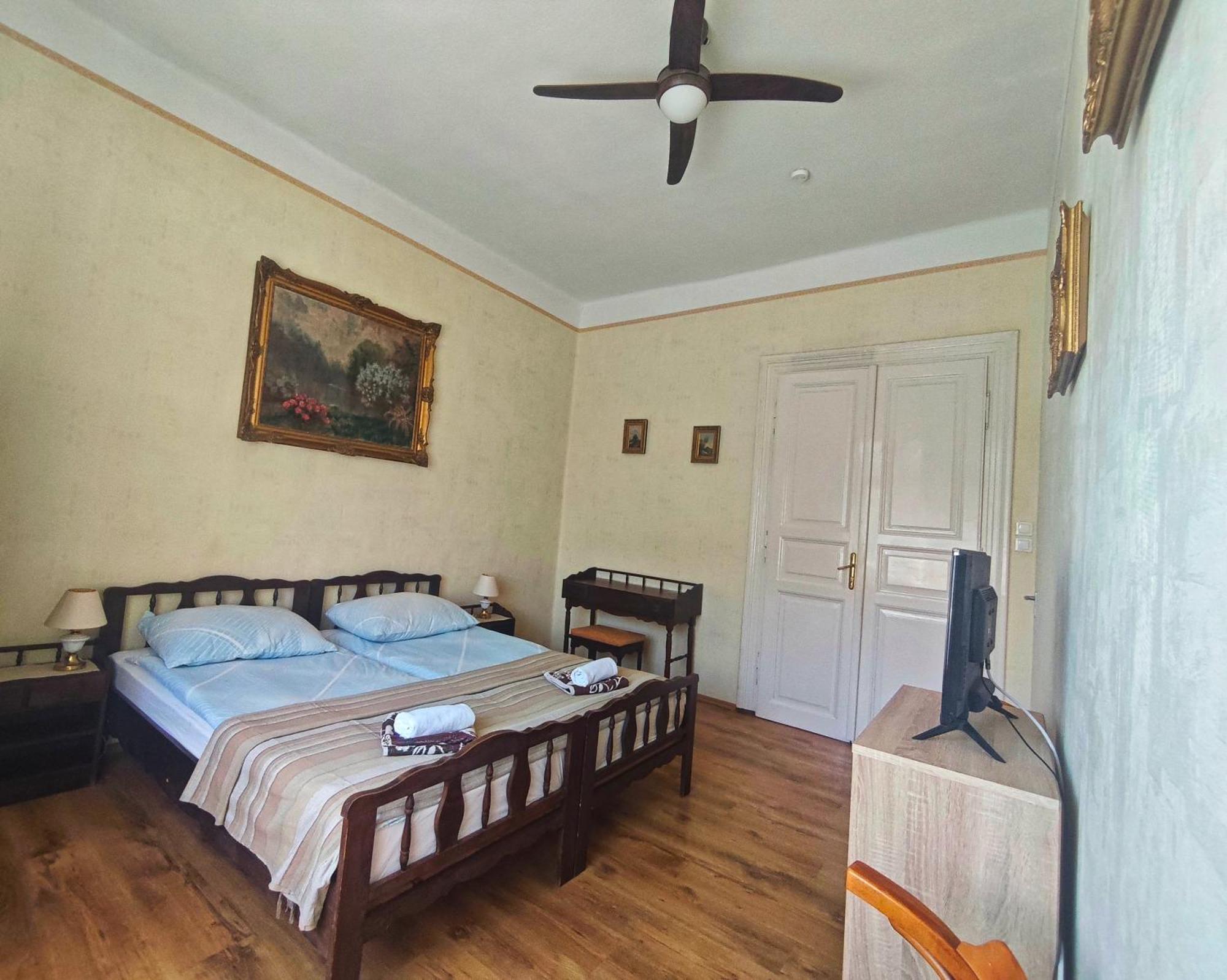 Illes Vendeghaz Hotel Keszthely Buitenkant foto