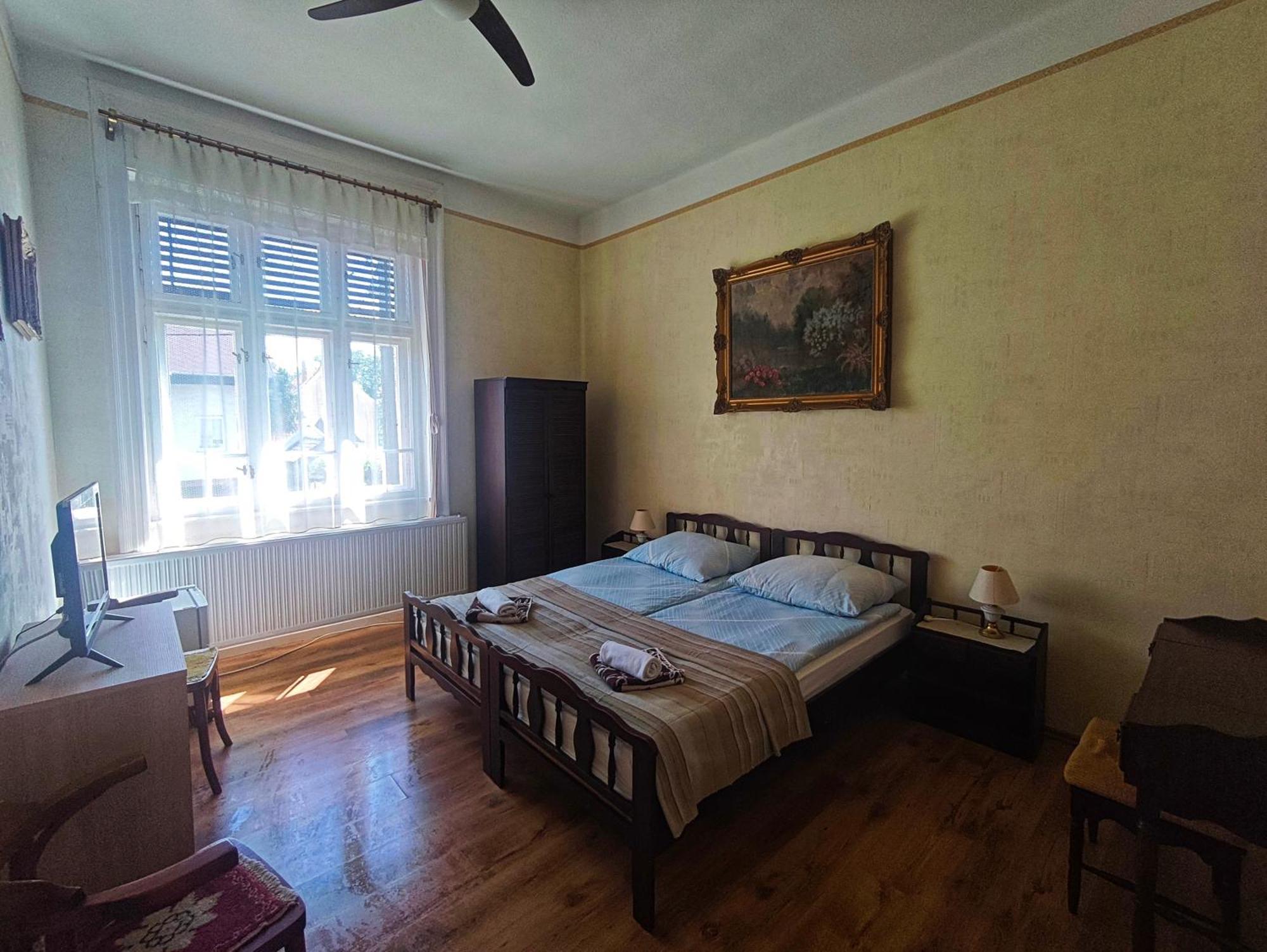 Illes Vendeghaz Hotel Keszthely Buitenkant foto
